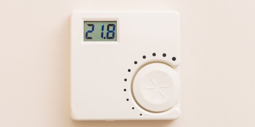 wall heating thermostat tips to help the elderly stay warm this winter